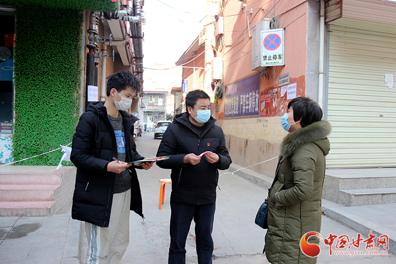 【甘肅全民戰(zhàn)“疫”】馬海霞：帶病堅守抗疫一線的社區(qū)女書記（圖）