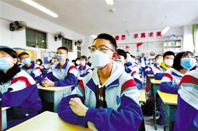 甘肅省初三和高一、高二年級學(xué)生昨日開學(xué) 青春校園又聞瑯瑯讀書聲