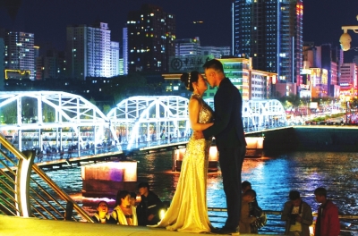 昨夜，中山橋夜景燈光更漂亮了