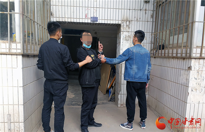 蘭州城關(guān)警方偵破20年前命案 賭博輸錢(qián)捅死賭友 （圖）