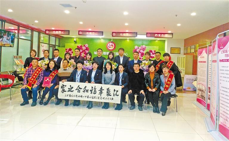 “雙11”蘭州城關區(qū)婚姻登記大廳舉行集體頒證儀式