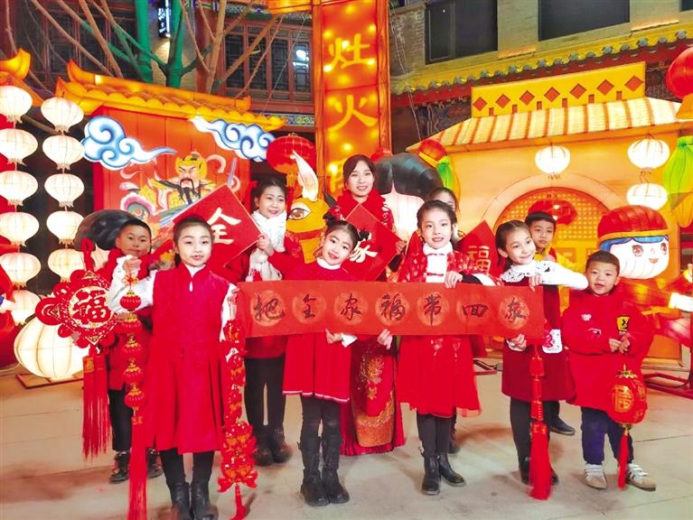 原創(chuàng)音樂電視《全家?！废蛱m州市人民拜年！