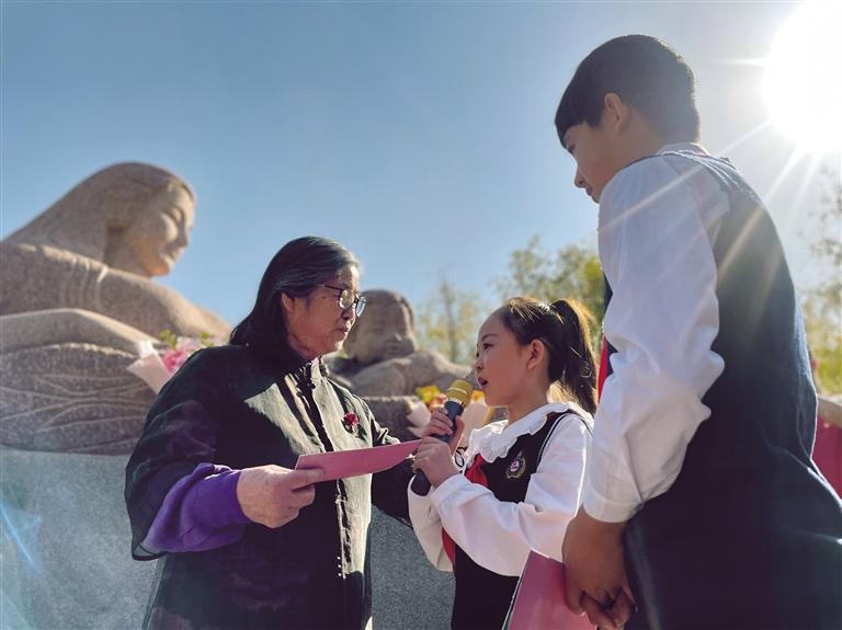 母親節(jié)重訪(fǎng)“黃河母親” 雕塑家何鄂講述創(chuàng)作“黃河母親”雕塑背后的故事