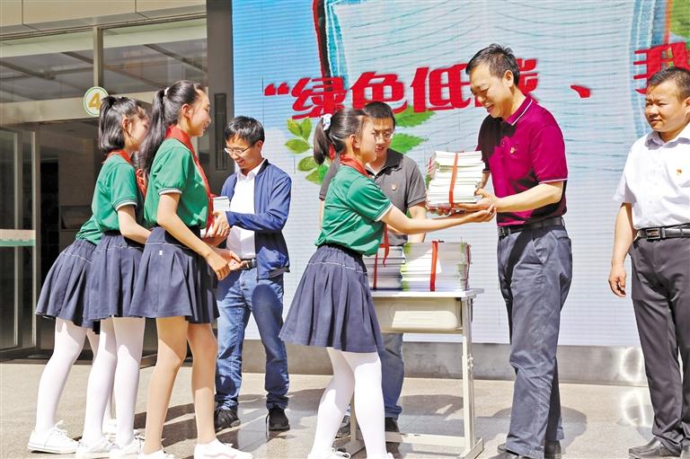 甘肅省生態(tài)環(huán)境廳開展送書進(jìn)?；顒?>
        </a><em>甘肅省生態(tài)環(huán)境廳開展送書進(jìn)?；顒?/em></li>
    <li><a  target=