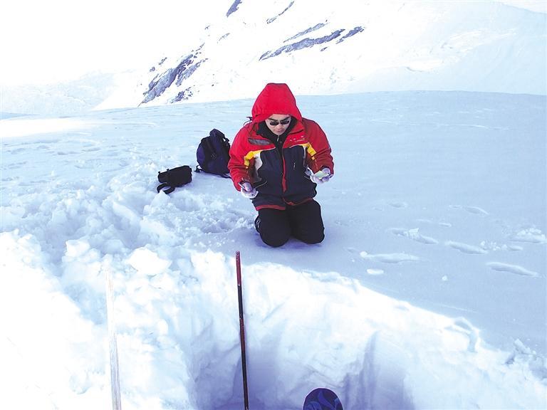 中科院西北研究院研究員李宗?。浩钸B山上的“守望者”