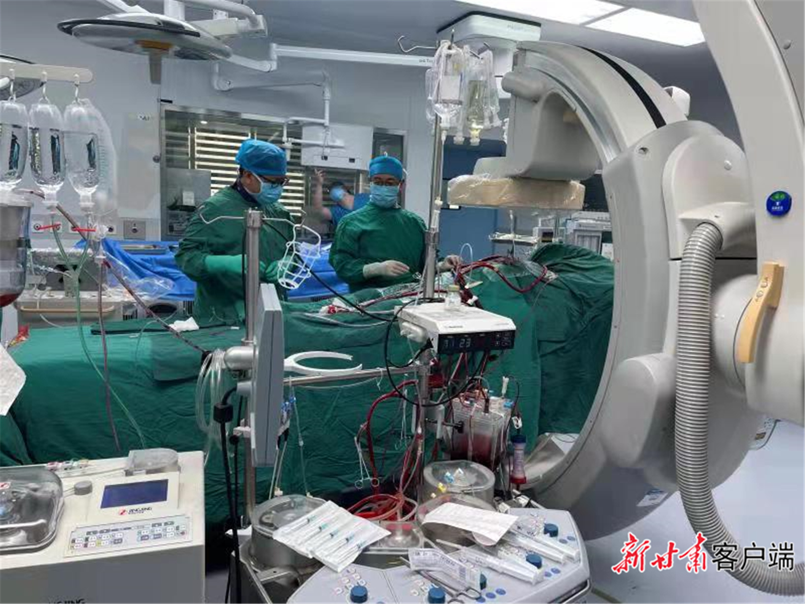 填補(bǔ)省內(nèi)空白，蘭大一院連續(xù)完成“一站式”雜交手術(shù)