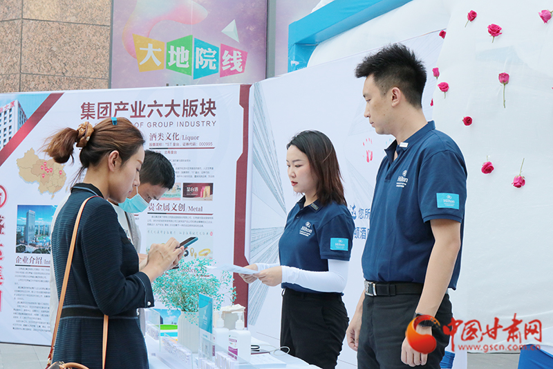 一場(chǎng)涉及人事、財(cái)務(wù)、工程等多個(gè)領(lǐng)域招聘會(huì)在蘭舉辦 為300余人提供就業(yè)機(jī)會(huì)