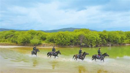 草原騎警，牧民心中的親人——記瑪曲縣公安局草原騎警大隊(duì)