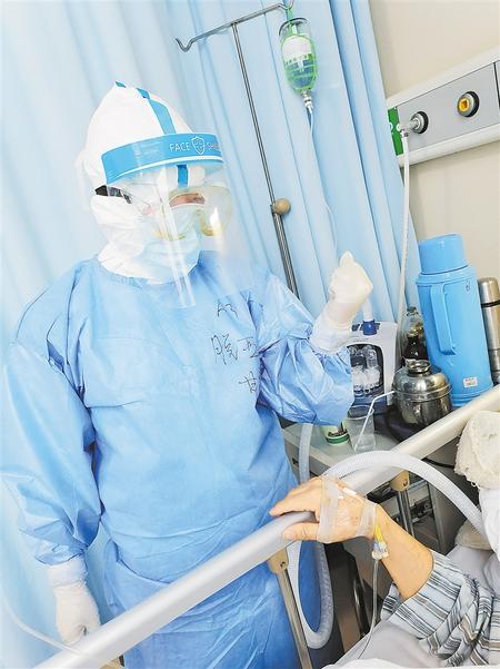 白衣天使 逆風(fēng)綻放——記第48屆南丁格爾獎獲得者、慶陽市人民醫(yī)院重癥監(jiān)護(hù)室護(hù)士長脫亞莉