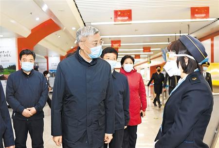 尹弘在蘭州調(diào)研指導(dǎo)疫情防控工作時強(qiáng)調(diào) 精準(zhǔn)有效從嚴(yán)從細(xì)落實(shí)防控措施 堅決守護(hù)人民群眾生命安全身體健康