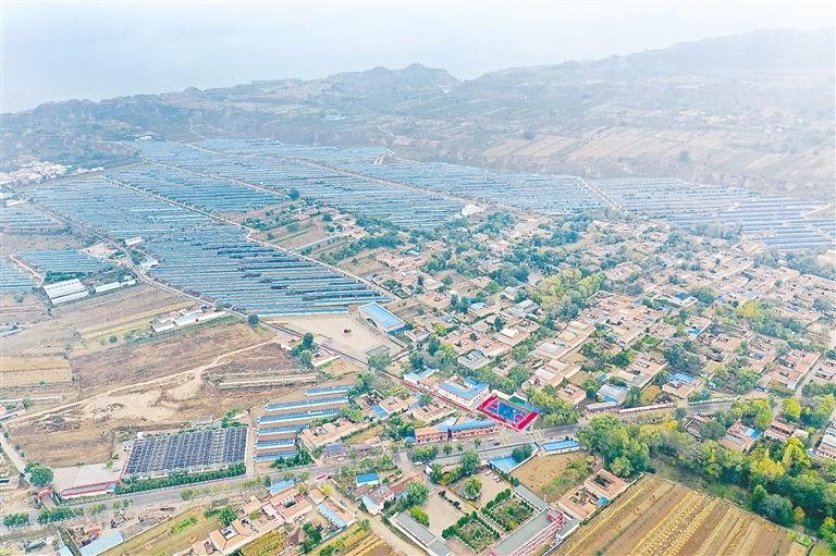 臨夏州永靖縣三塬鎮(zhèn)下塬村現代農業(yè)園區(qū)有節(jié)能日光溫室585座