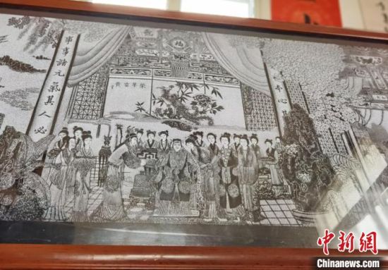 圖為陶世清的影雕作品?！钅?攝