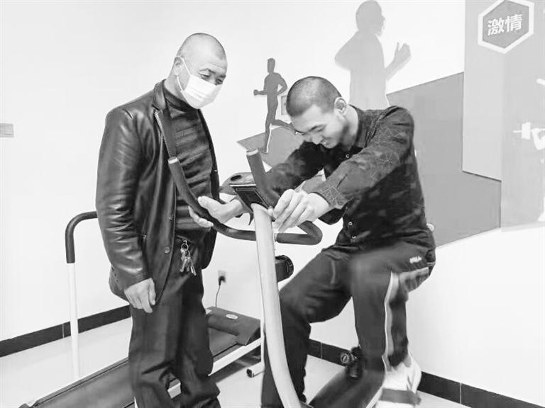 父愛如山！張掖高臺殘疾父親悉心照顧殘疾兒子20余年