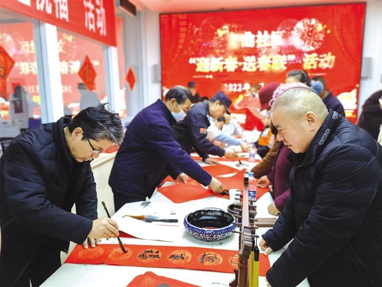 蘭州新區(qū)開(kāi)展“墨香四溢送春聯(lián)·情暖文曲送祝?！被顒?dòng)