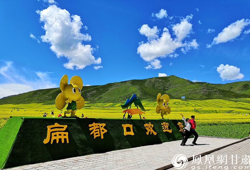 河西走廊張掖扁都口，古絲綢之路要道。王振武 攝