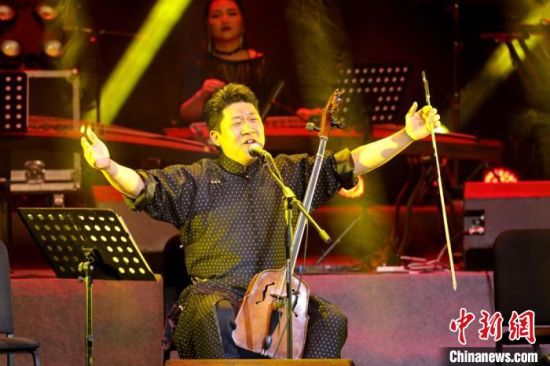 圖為樂隊主創(chuàng)巴依勒格。(資料圖) 受訪者供圖