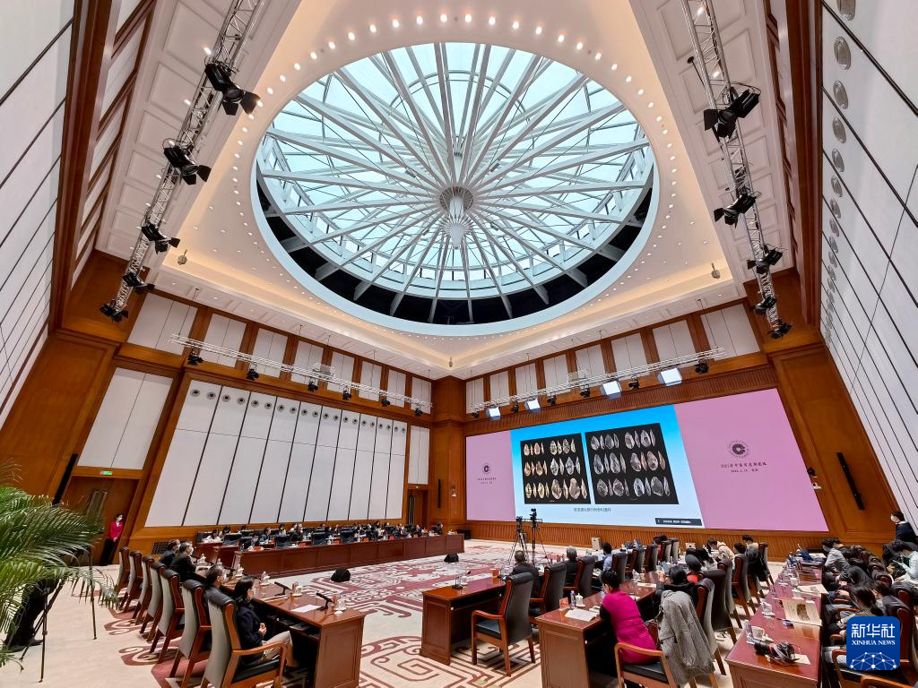 3月18日，“中國社會科學(xué)院考古學(xué)論壇·2021年中國考古新發(fā)現(xiàn)”進(jìn)行入選項目報告環(huán)節(jié)（手機(jī)照片）。