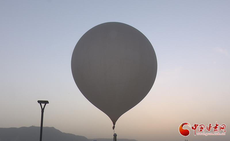 【世界氣象日】氣象站為何一天兩次放飛“大氣球”？甘肅氣象專家告訴你