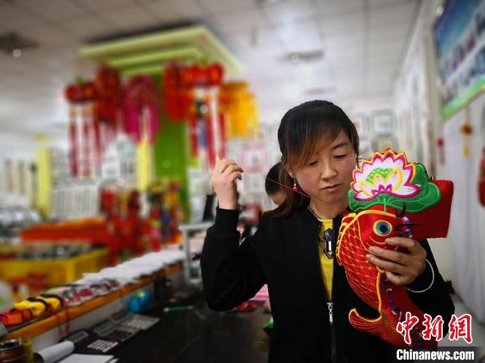 圖為“非遺”產(chǎn)品展示。(資料圖) 魏建軍 攝