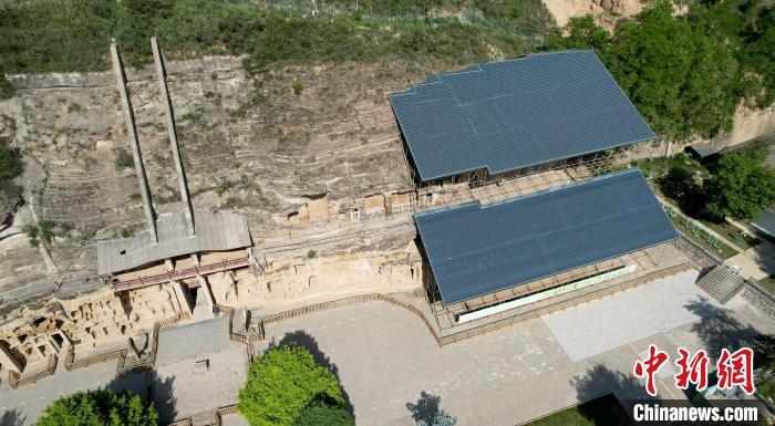 圖為航拍視角下的北石窟寺?！“瑧c龍 攝