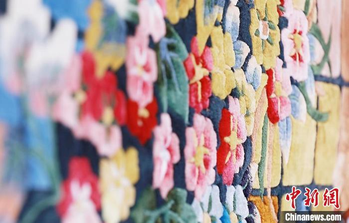 圖為手工地毯成品。　豆苗 攝