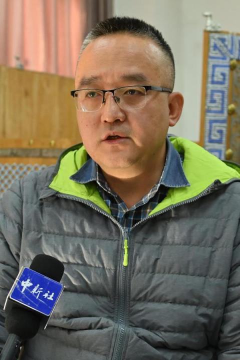 謝焱，甘肅省文物考古研究所副研究館員、考古研究二部主任、田野考古項目負責人。主持參與了張家川馬家塬戰(zhàn)國西戎墓地、臨潭磨溝齊家文化墓地等20多項考古調(diào)查、發(fā)掘工作，曾獲得中國國家文物局田野考古二、三等獎，“十二五”文物保護科學和技術(shù)創(chuàng)新二等獎等榮譽。