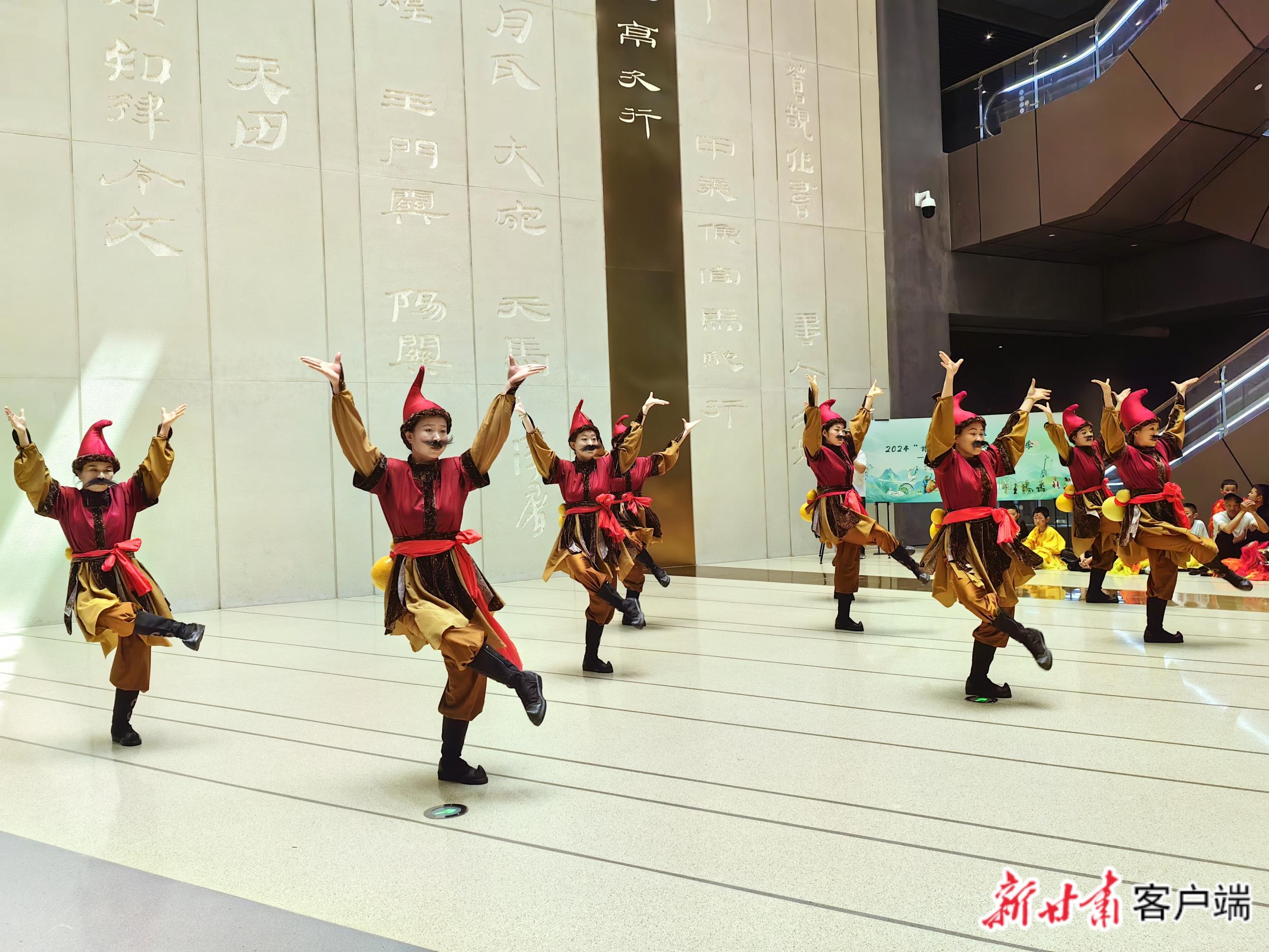 《胡騰舞》　本文圖片均由新甘肅·甘肅日?qǐng)?bào)記者　何佳?！z