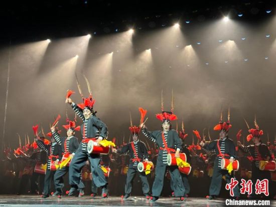 圖為涼州攻鼓子表演。楊娜 攝