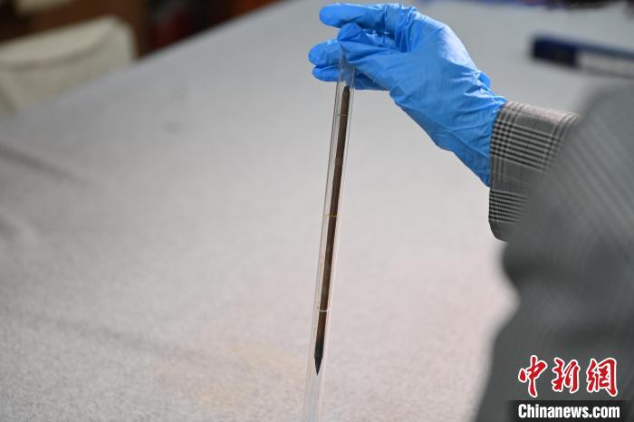 2024年5月7日，甘肅省博物館館藏國(guó)寶級(jí)文物“白馬作”毛筆。李亞龍　攝