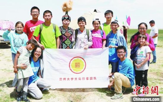 圖為蘭州大學(xué)文化行者團隊走進民族社區(qū)。(資料圖)蘭州大學(xué)供圖