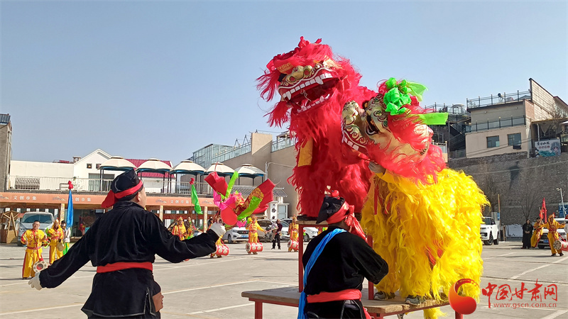 新春走基層| 蘭州城關(guān)區(qū)頭營村200村民舞社火、備年味